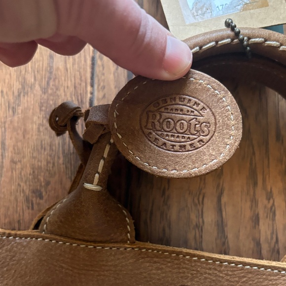 Roots Tan Leather Crossbody Bag - Picture 3 of 11